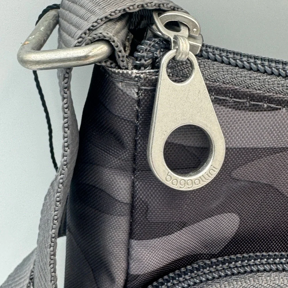Baggallini Grey Camo Nylon Crossbody Bag‎ Small Multi Pocket Travel Purse